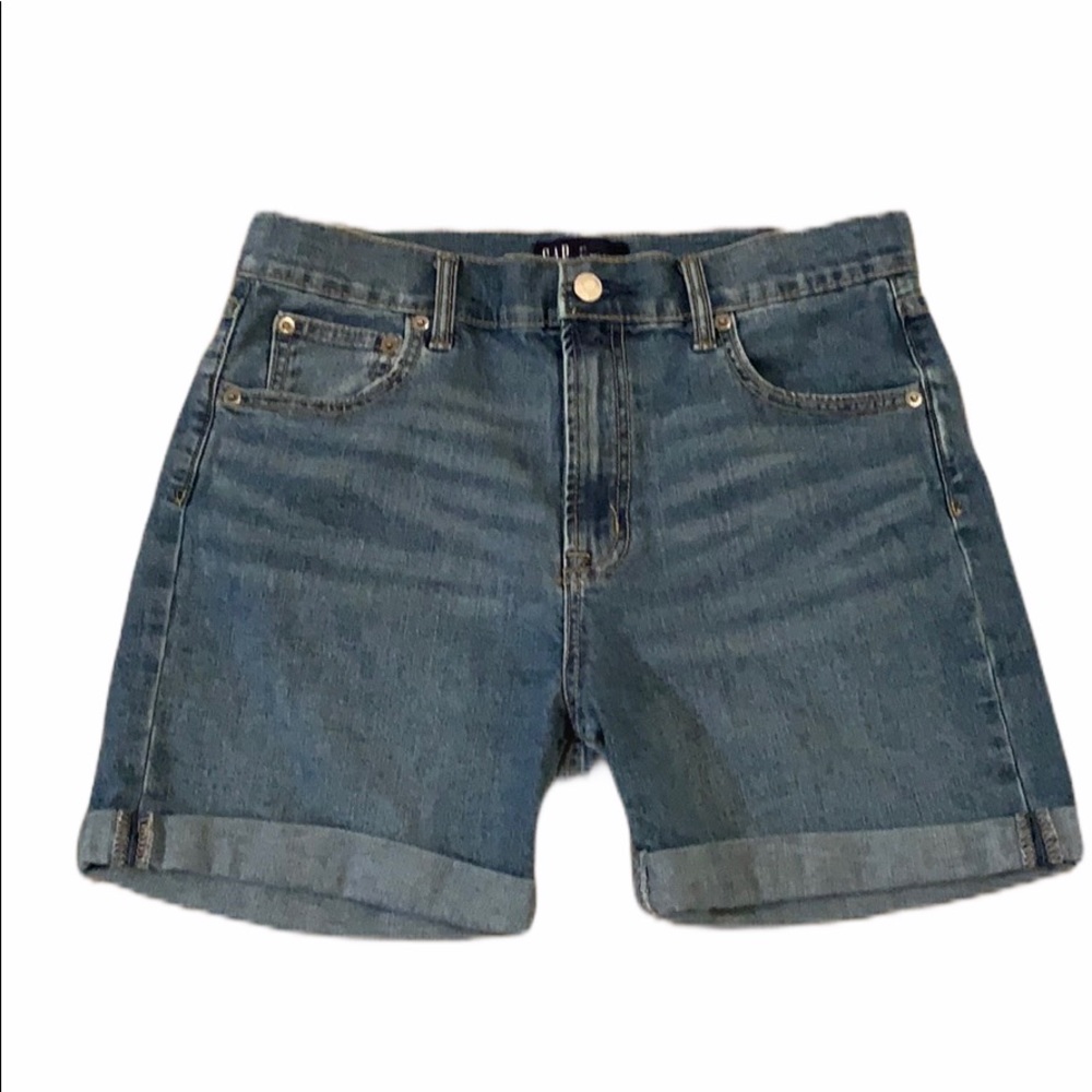 EUC Gap 5” relaxed fit shorts size 27